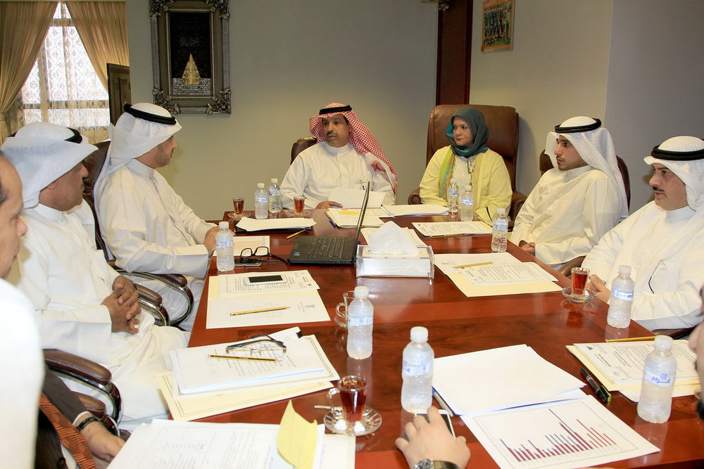 فليطح يجتمع بلجنة الاحتراف الجزئي